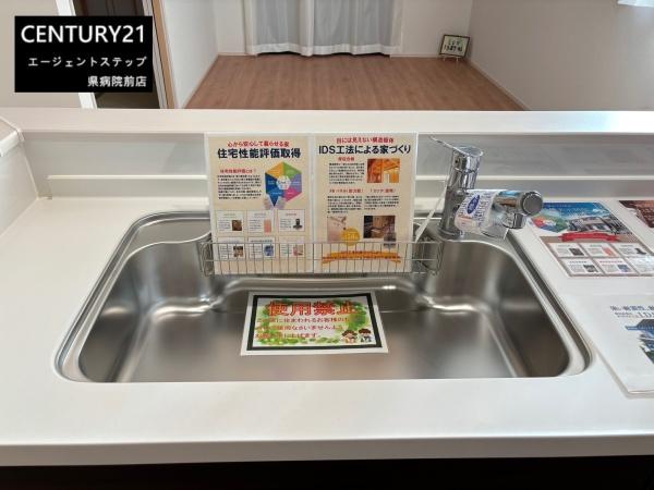 　キッチン　シンクが広いキッチンです