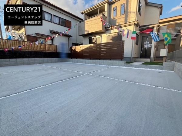 　駐車場　ゆとりある駐車場付きです
