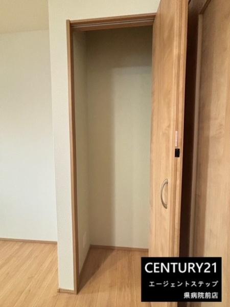 　収納　木目調の収納が魅力です