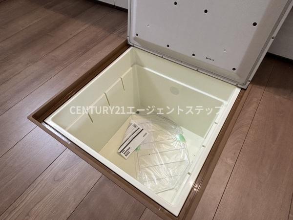 　収納　便利な床下収納付きの収納です