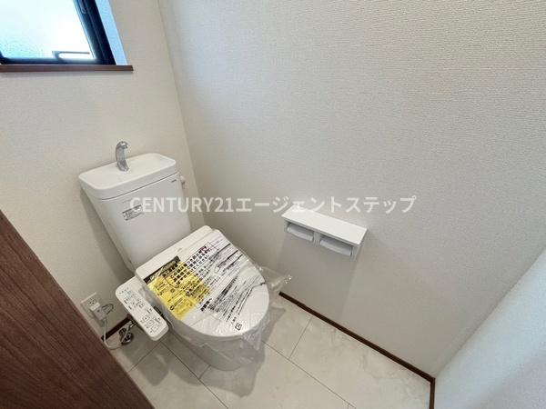 　トイレ　明るいトイレ空間です