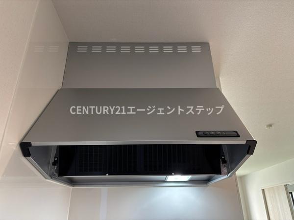 　キッチン　キッチンの換気扇が印象的です