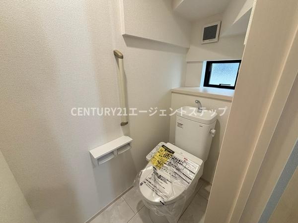 　トイレ　窓付きトイレが嬉しいですね