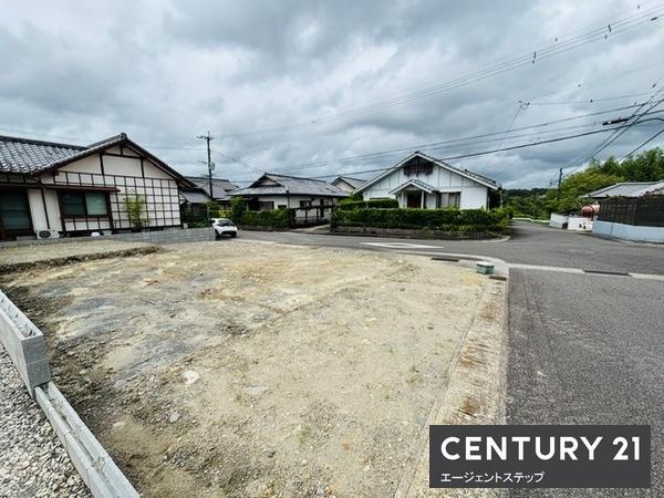 　前面道路含む現地写真　前面道路と現地の開放感が魅力です