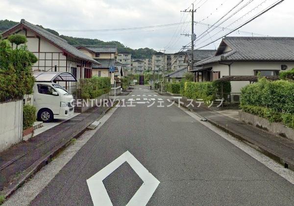 　前面道路含む現地写真　前面道路が広く見通し良好です