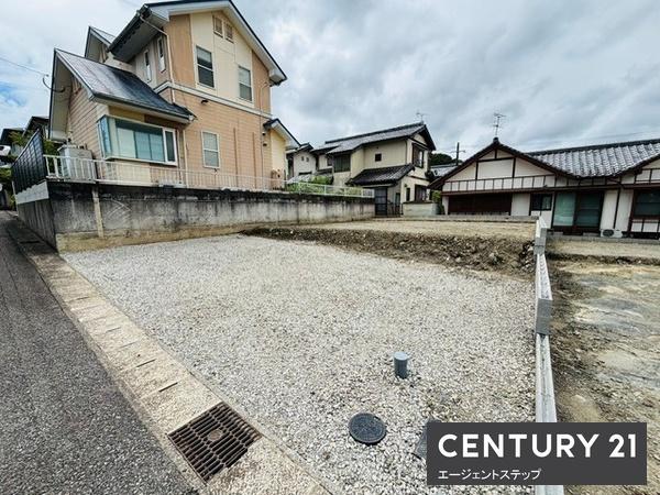 　前面道路含む現地写真　前面道路に面した現地写真です