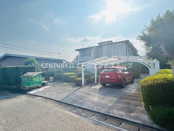 　駐車場　カーポート付き駐車場が魅力です