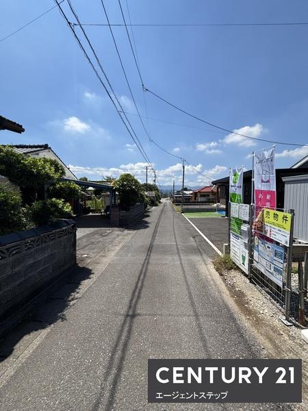 　前面道路含む現地写真　前面道路が広々としています