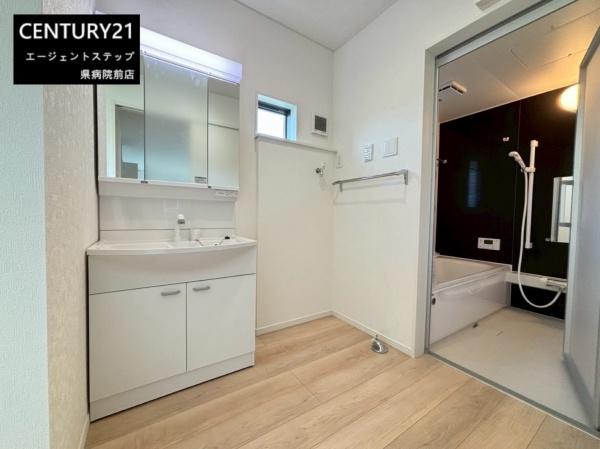 　洗面台・洗面所　明るい洗面台・洗面所です