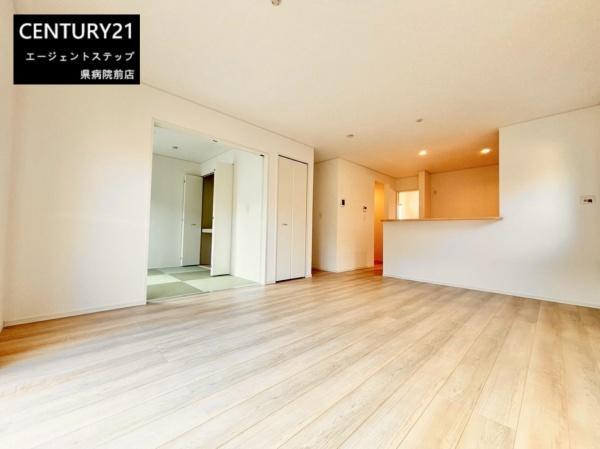 　リビング　リビングは広々とした空間です