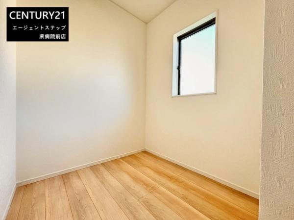 　その他内観　洋室が明るく整っています