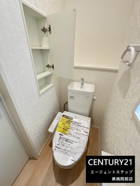 　トイレ　収納が便利なトイレです