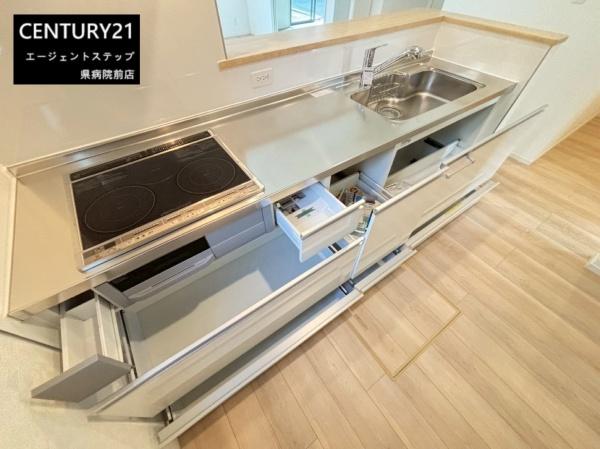 　キッチン　収納が充実したキッチンです