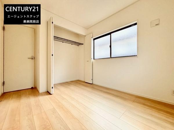 　洋室　洋室は明るさが魅力です