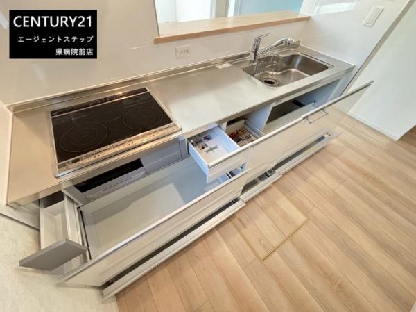 　キッチン　収納が豊富なキッチンです