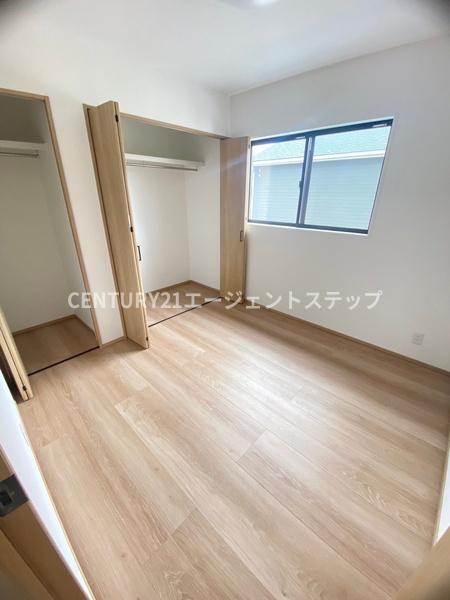 　子供部屋　子供部屋に便利な収納付きです