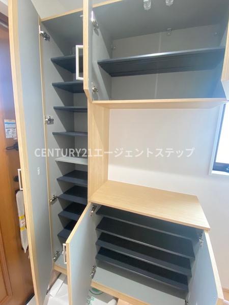 　玄関　収納