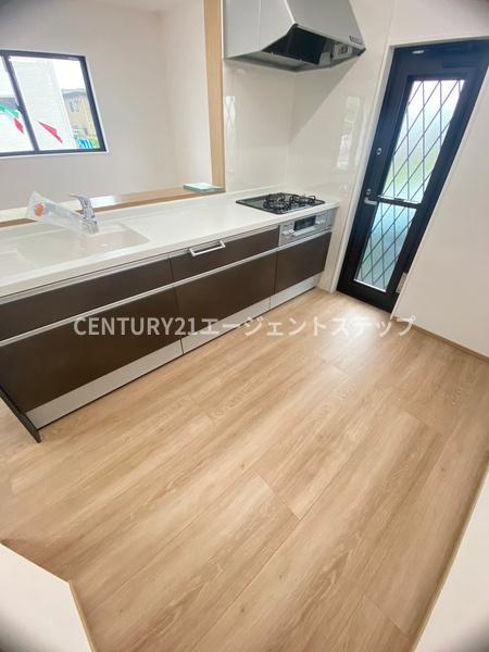 　キッチン　キッチンは開放的な印象です