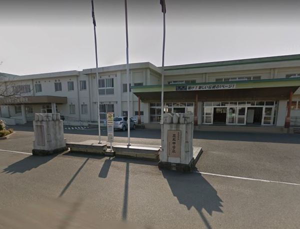 　三股町立三股中学校（中学校）／1058m　