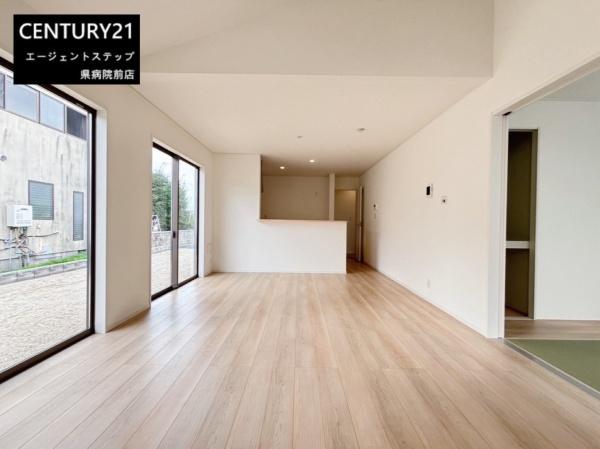 　リビング　明るさが魅力のリビングです