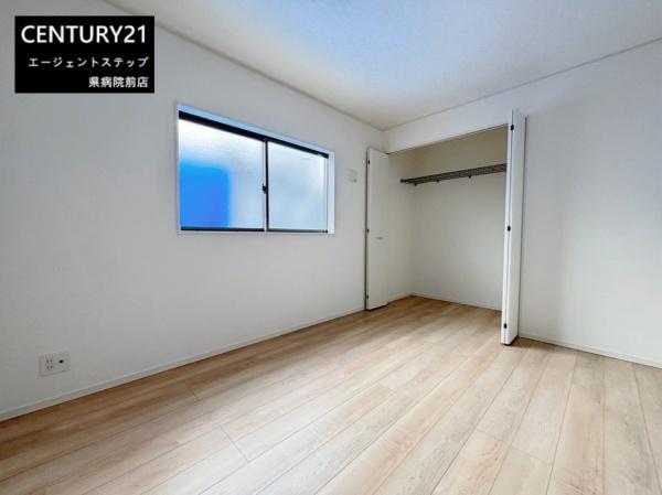 　洋室　洋室は明るくすっきりした空間です