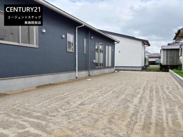 　庭　前面道路の広さが魅力です