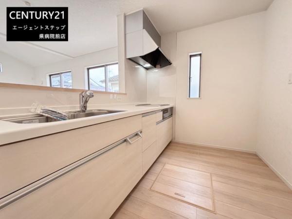 　キッチン　キッチンが明るい空間です