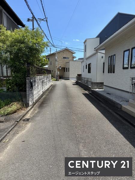 　前面道路含む現地写真　前面道路含む現地写真が特徴です