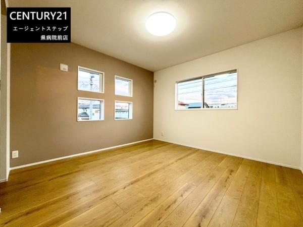 　子供部屋　窓が特徴的な子供部屋です