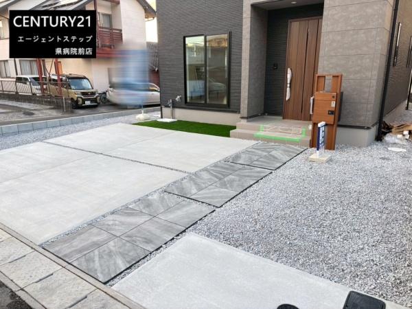 　駐車場　駐車場が広く便利です