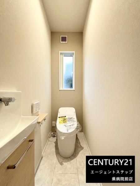 　トイレ　明るさが特徴のトイレです