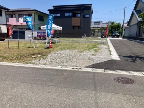 　前面道路含む現地写真　前面道路と現地がよく分かります