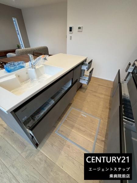 　キッチン　収納充実のキッチンです