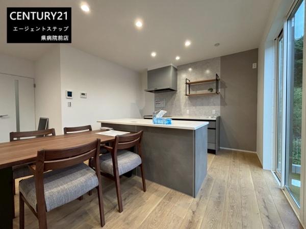 　リビング　リビングの開放感が魅力です