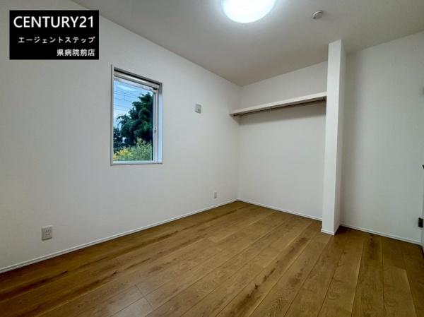 　寝室　明るい寝室が魅力です