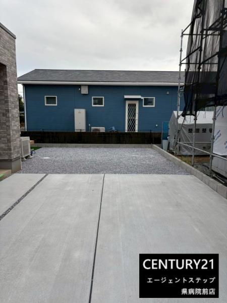 　駐車場　駐車場が広めに設計されています