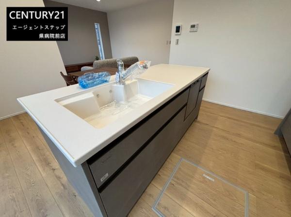 　キッチン　キッチンが明るい空間です