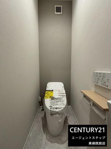 　トイレ　シンプルなトイレ空間です