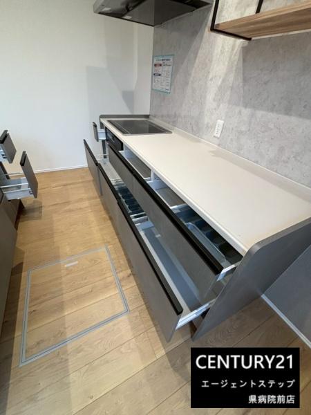 　キッチン　収納力のあるキッチンです