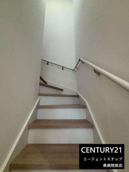 　その他内観　階段スペースが印象的です