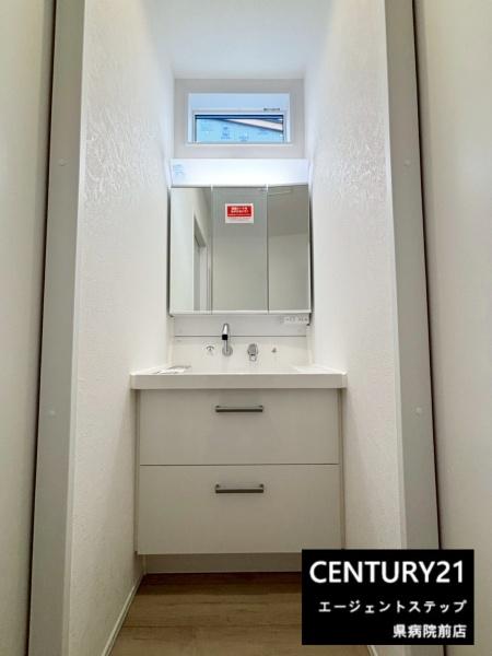 　洗面台・洗面所　明るい洗面台空間です