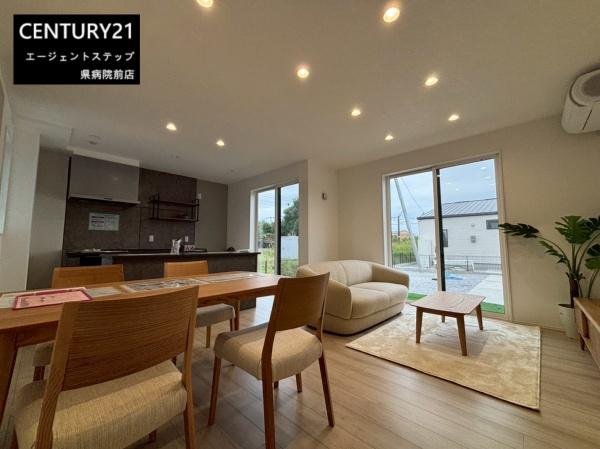 　リビング　リビングが開放的です