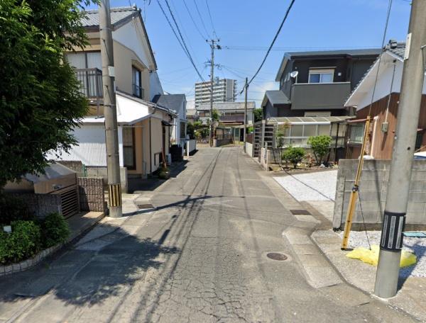 　前面道路含む現地写真　前面道路含む現地写真が印象的です