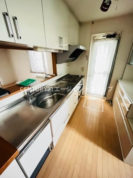 　キッチン　収納豊富なキッチンです