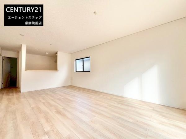 　リビング　開放感のあるリビングです