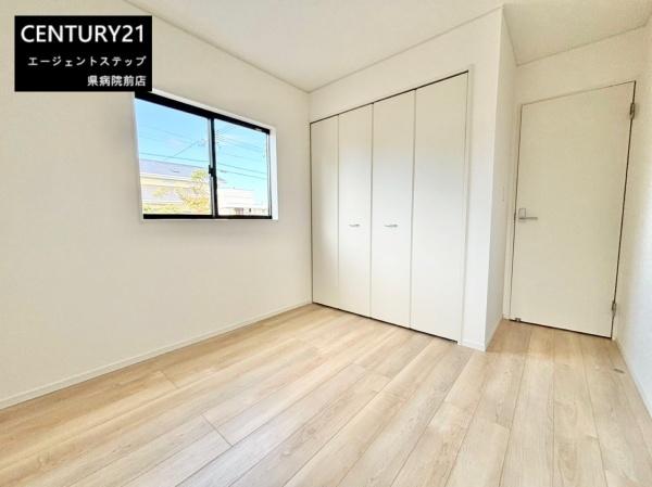 　子供部屋　明るく広々とした子供部屋です