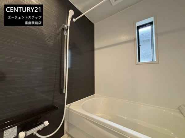 　洋室　洋室のシンプルな浴室です