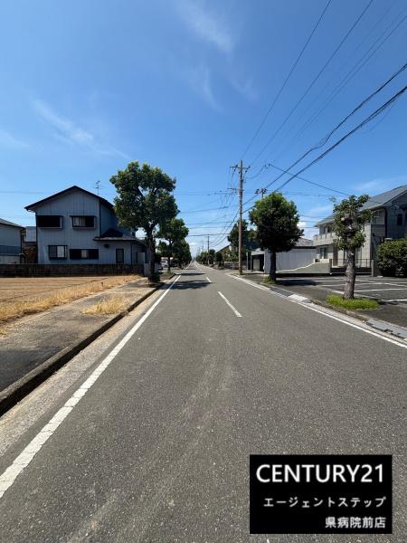　前面道路含む現地写真　前面道路が広い現地写真です