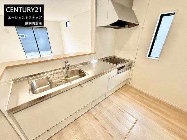 　キッチン　キッチンが明るい空間です