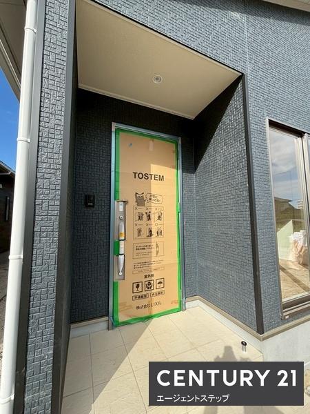 　玄関　玄関の明るさが印象的です